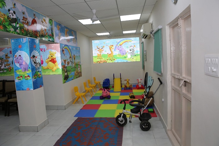 A creche has been started for the children of the staff at Safdarjung Hospital. Children from six months to six years can be kept in the creche.