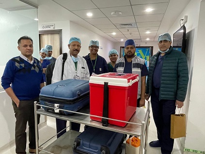 n an exceptional display of medical coordination and efficiency, a live heart was transported through a green corridor from Delhi’s Indira Gandhi International Airport to Fortis Escorts, Okhla Road, New Delhi, in just 27 minutes.