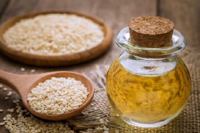 In Ayurveda, sesame oil is considered most beneficial in winter, as it not only protects the skin but also helps with joint pain. Sesame oil is not just any oil, but the natural body Armor for winter.