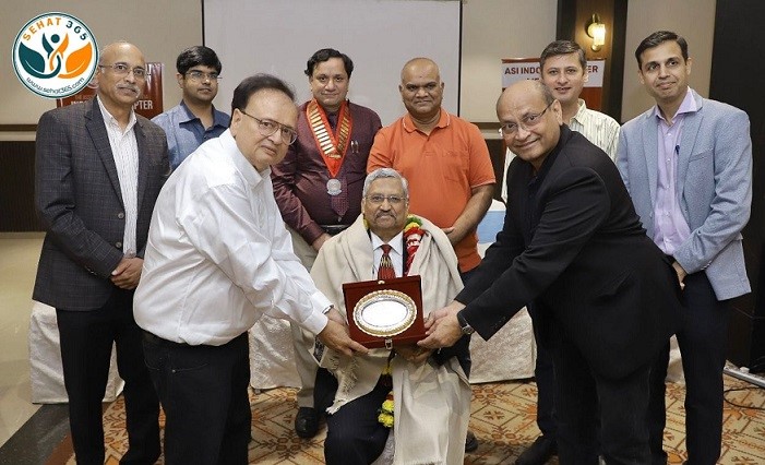 Dr. Dilip Acharya Honoured with Life Time Achievement Award of Indore Surgeons