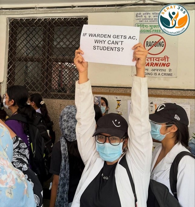 Protest at Lady Hardinge Medical College by MBBS students at director office they are demanding ac at their hospital in such hot weather of delhi but admin is not allowing.