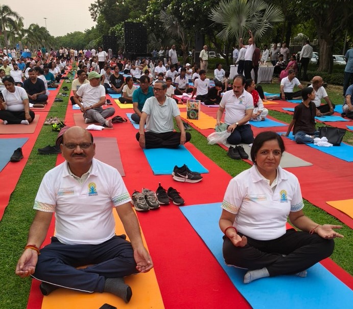 The grand celebration of International Day of Yoga 2026 at Shanti Path became a truly memorable and inspiring event with the enthusiastic participation of nearly 1,100 yoga practitioners.