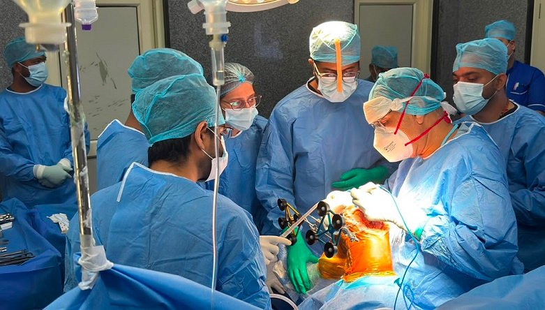 VMMC & Safdarjung Hospital Achieves Landmark Milestone with First Robot-Assisted Total Knee Replacement