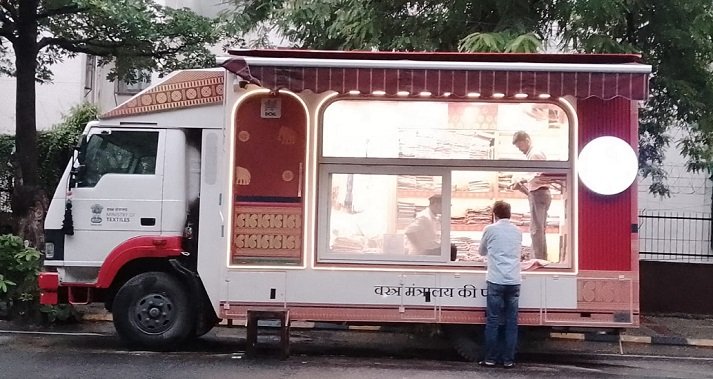 Haat on Wheels: Delhi’s Moving Showroom Brings India’s Handloom Heritage to Your Doorstep